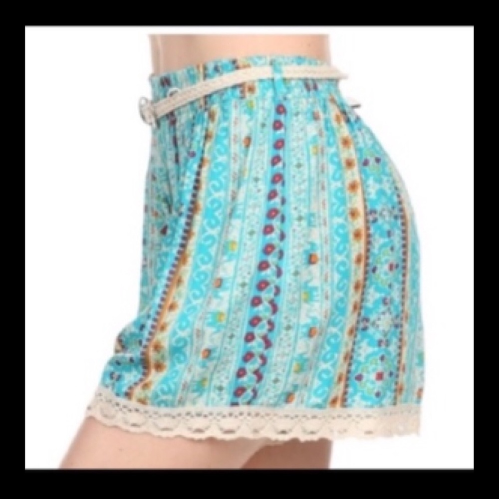 🆕 Beautiful Belted Boho Shorts